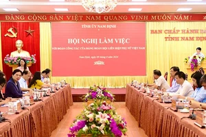 Quang cảnh buổi làm việc.