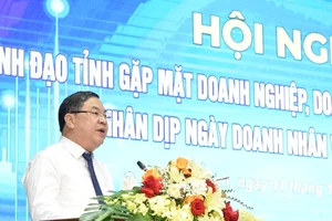 Đồng chí Bí thư Tỉnh ủy Nam Định Phạm Gia Túc phát biểu chúc mừng cộng đồng doanh nghiệp, doanh nhân trên địa bàn tỉnh Nam Định nhân Ngày doanh nhân Việt Nam 13/10.