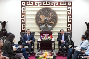 Lãnh đạo tỉnh Bến Tre tiếp và chào xã giao Ngài Phonesy Bounmixay, Tổng lãnh sự Lào tại Thành phố Hồ Chí Minh