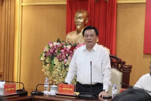 Đồng chí Nguyễn Xuân Thắng đánh giá cao những kết quả đạt được của Hà Tĩnh trong quá trình đổi mới.