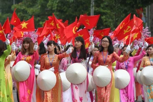 Xây dựng Văn kiện Đại hội là công việc hệ trọng, đòi hỏi phải phát huy cao độ tâm huyết, trí tuệ của toàn Đảng, toàn dân, toàn quân. Ảnh: KHIẾU MINH