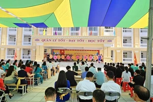 Lễ khai giảng năm học mới của thầy và trò Trường Trung học phổ thông Bình Liêu, Quảng Ninh.