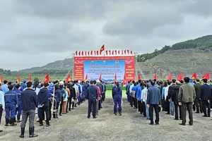 Quang cảnh lễ phát động trồng cây đầu Xuân Giáp Thìn 2024 của Tập đoàn Công nghiệp Than-Khoáng sản Việt Nam.