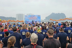 Quảng Ninh tổ chức lễ đón, chào mừng 11 đội đua thuyền buồm vòng quanh thế giới đến hạ Long, Quảng Ninh.