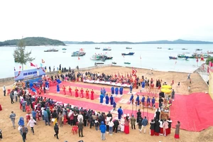 Quang cảnh Lễ hội mở cửa biển tại xã Thanh Lân, huyện Cô Tô, tỉnh Quảng Ninh.