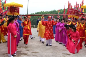 Nghi lễ rước Thần tại lễ hội Đình Tràng Y, xã Đại Bình, huyện Đầm Hà năm 2023.