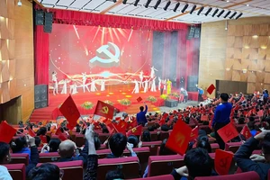 Quang cảnh lễ phát động "Thanh xuân dâng Đảng" tối 9/3/2024.