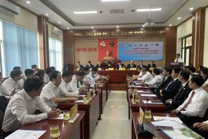 Quang cảnh hội nghị ký kết giữa huyện Cô Tô với 7 Trường đại học.