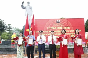 Huyện ủy Cô Tô tổ chức kết nạp đảng viên nhân dịp Kỷ niệm 134 năm Ngày sinh Chủ tịch Hồ Chí Minh.