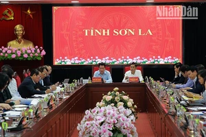 Đồng chí Đặng Quốc Khánh, Bộ trưởng Tài nguyên và Môi trường làm việc với tỉnh Sơn La.