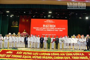 Ban Chấp hành Hội Cựu Công an nhân dân Sơn La ra mắt Đại hội.