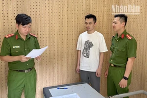 Cơ quan cảnh sát điều tra, Công an tỉnh Sơn La ra quyết định khởi tố vụ án hình sự, khởi tố bị can, tống đạt các quyết định và bắt tạm giam đối với Đặng Tùng Lâm.