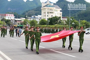 Lực lượng Công an tỉnh Sơn La nghiêm túc luyện tập chuẩn bị cho buổi Lễ ra mắt Lực lượng tham gia bảo vệ an ninh trật tự ở cơ sở.