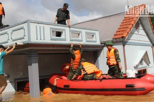 Thành phố Sơn La đã huy động các lực lượng hỗ trợ, di chuyển tài sản và người dân xã Chiềng An ra khỏi khu vực ngập úng.