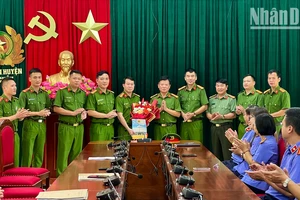 Ban Giám đốc Công an tỉnh Sơn La khen thưởng Ban Chuyên án.