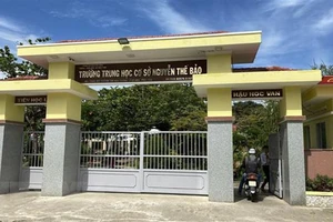 Trường trung học cơ sở Nguyễn Thế Bảo - nơi xảy ra vụ việc. (Ảnh: Tường Quân/TTXVN)