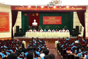 Thường trực Tỉnh ủy Hưng Yên đối thoại với cán bộ Hội Liên hiệp Phụ nữ các cấp.