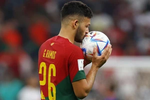 [Ảnh] Ngày cuối vòng 1/8 World Cup: Bồ Đào Nha thăng hoa, Maroc "vượt vũ môn"