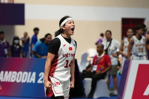 Trương Thảo Vy phấn khích với chiến thắng của đội tuyển bóng rổ nữ Việt Nam. 