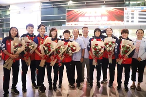 Các thành viên đội tuyển nữ tại sân bay Tân Sơn Nhất. (Ảnh: VFF)