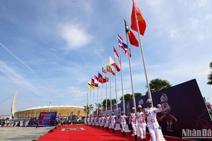 Lễ thượng cờ các đoàn thể thao tham dự Đại hội Thể thao Người khuyết tật Đông Nam Á lần thứ 12.