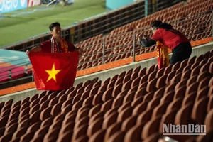 [Ảnh] Cổ động viên Việt Nam "tiếp lửa" đội tuyển nữ trước trận gặp Bồ Đào Nha