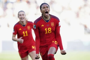 Khoảnh khắc Salma Paralluelo ăn mừng bàn thắng ở phút thứ 111. (Ảnh: Reuters)