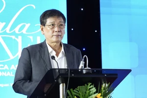 Phó Chủ tịch Thường trực Ủy ban nhân dân tỉnh Bình Dương Mai Hùng Dũng phát biểu ý kiến tại chương trình.