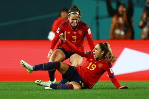 Đội trưởng Olga Carmona ăn mừng bàn thắng phút 89 để ấn định chiến thắng 2-1 cho tuyển nữ Tây Ban Nha. (Ảnh: Reuters)