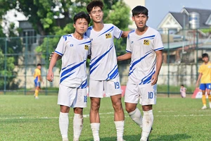 U19 Huế thắng đậm U19 Đồng Tháp 5-1 để giành quyền vào vòng tứ kết. 
