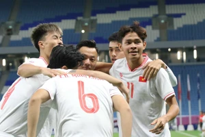 Vĩ Hào (số 11) đóng góp 2 bàn thắng vào chiến thắng của U23 Việt Nam và trở thành cầu thủ xuất sắc nhất trận đấu. (Ảnh: VFF)