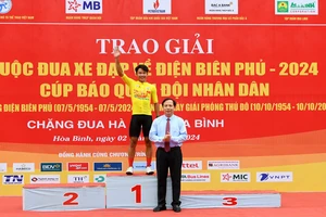 Tuyển thủ Quân đội Phạm Lê Xuân Lộc (sinh năm 2005) giành 4 giải thưởng tại Cuộc đua xe đạp “Về Điện Biên Phủ-2024, Cúp Báo Quân đội nhân dân”.