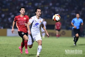 [Ảnh] Thép Xanh Nam Định tiếp tục giữ vững ngôi đầu bảng V-League