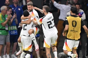 Đội tuyển Đức (áo trắng) nhọc nhằn giành ngôi đầu bảng A. (Nguồn: Getty Images)