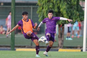 Các cầu thủ U19 Việt Nam trên sân tập. (Ảnh: VFF)