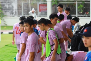 Các cầu thủ U16 Việt Nam hướng tới chiến thắng trước U16 Indonesia. (Ảnh: VFF)