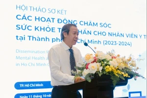 TS, BS Nguyễn Văn Vĩnh Châu, Phó Giám đốc Sở Y tế Thành phố Hồ Chí Minh phát biểu tại Hội thảo sơ kết hai năm triển khai hoạt động chăm sóc sức khỏe tinh thần cho nhân viên y tế theo Kế hoạch 385 ngày 18/1/2023 của Sở.