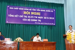 Lãnh đạo tỉnh Tiền Giang chủ trì hội nghị.