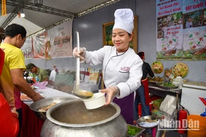 [Ảnh] Sôi động ngày cuối cùng Festival Phở 2024