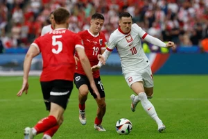 Một pha tranh bóng giữa cầu thủ Áo và Ba Lan. (Nguồn: UEFA)