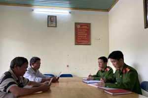 Công an xã Xuân Quang 3, huyện Đồng Xuân, Phú Yên tiếp công dân.