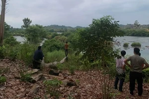 Việc tìm kiếm nam thanh niên đi câu cá mất tích trên sông Pô Cô vẫn đang được tiến hành.