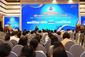 Toàn cảnh Hội nghị khoa học Điều dưỡng quốc tế lần thứ nhất của CLB Điều dưỡng trưởng Việt Nam tại Hà Nội.