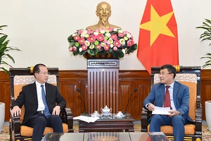 Thứ trưởng Thường trực Nguyễn Minh Vũ tiếp đồng chí Phó Tự Ứng, Phó Chủ nhiệm Ủy ban Đối ngoại của Nhân đại toàn quốc Trung Quốc.