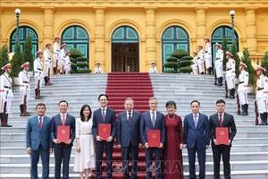 Tổng Bí thư, Chủ tịch nước Tô Lâm với các Đại sứ đặc mệnh toàn quyền, Trưởng đại diện Việt Nam ở nước ngoài nhiệm kỳ 2024-2027. (Ảnh: TTXVN) 