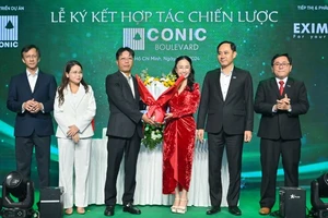 Lễ ký kết hợp tác giữa Công ty Cổ phần xây dựng đầu tư và phát triển Lĩnh Phong và Công ty Cổ phần bất động sản Eximrs.