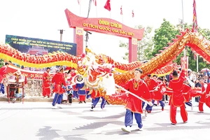 Lễ hội truyền thống đình Chèm (quận Bắc Từ Liêm) năm 2024. 