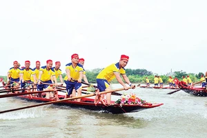 Hội bơi chải (Lễ hội chùa Keo Hành Thiện năm 2024) diễn ra trên sông Ninh Cơ, tỉnh Nam Ðịnh. (Ảnh Việt Thắng) 