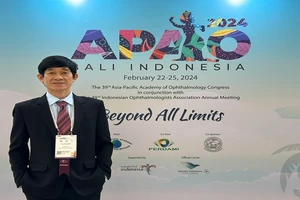 Bác sĩ Nguyễn Thanh Triết tại lễ trao Giải thưởng Cống hiến xuất sắc về phòng, chống mù lòa năm 2024 được tổ chức tại Indonesia.