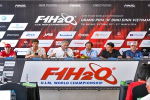 Ban tổ chức trao đổi thông tin về Giải đua vô địch thế giới thuyền máy nhà nghề UIM F1H2O World Championship với báo chí, truyền thông.